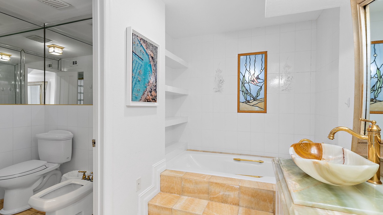 Photo of Bathroom in Birch Park Finger Streets