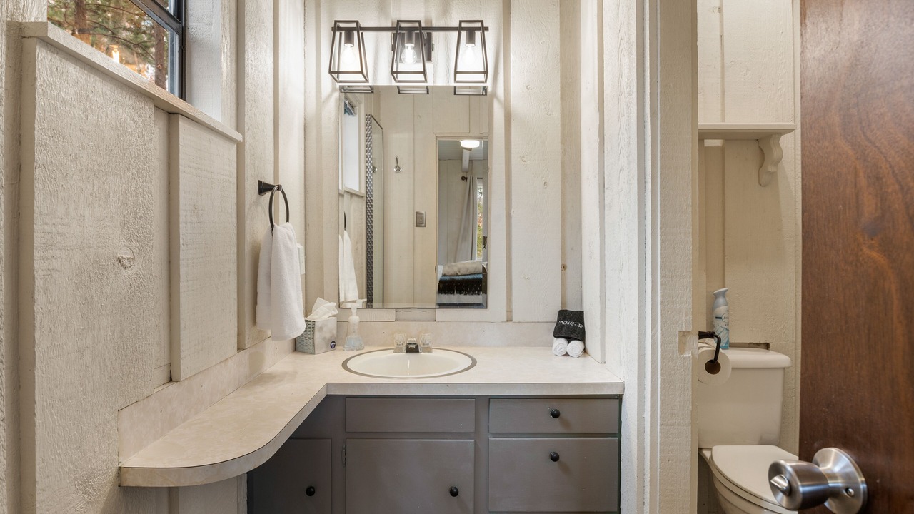 Photo of Bathroom in Pottsboro