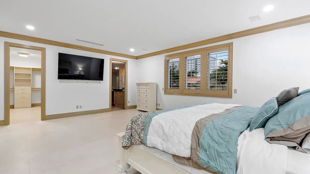 Photo of Bedroom in Riviera Isles