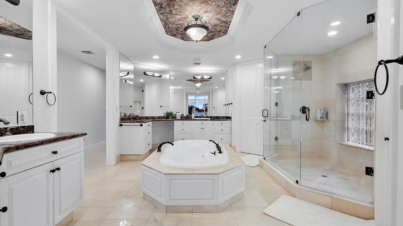 Photo of Bathroom in Riviera Isles