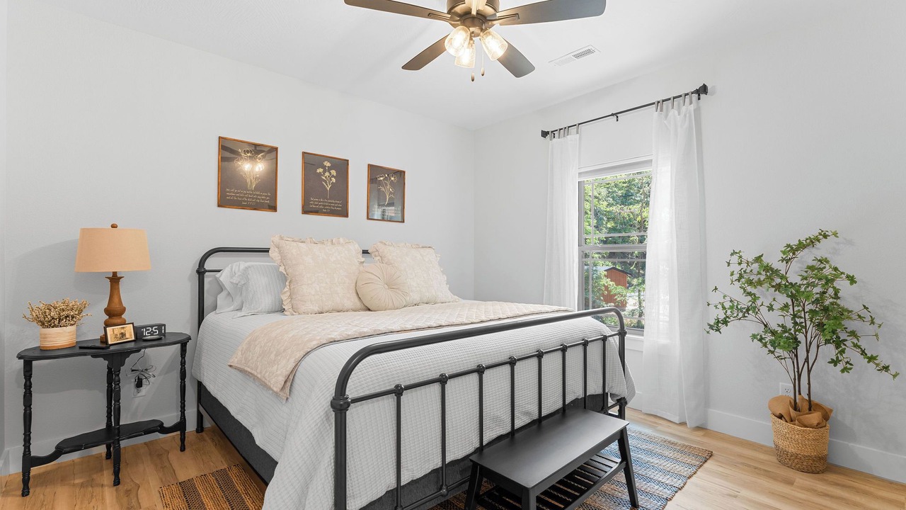 Photo of Bedroom in Hollister