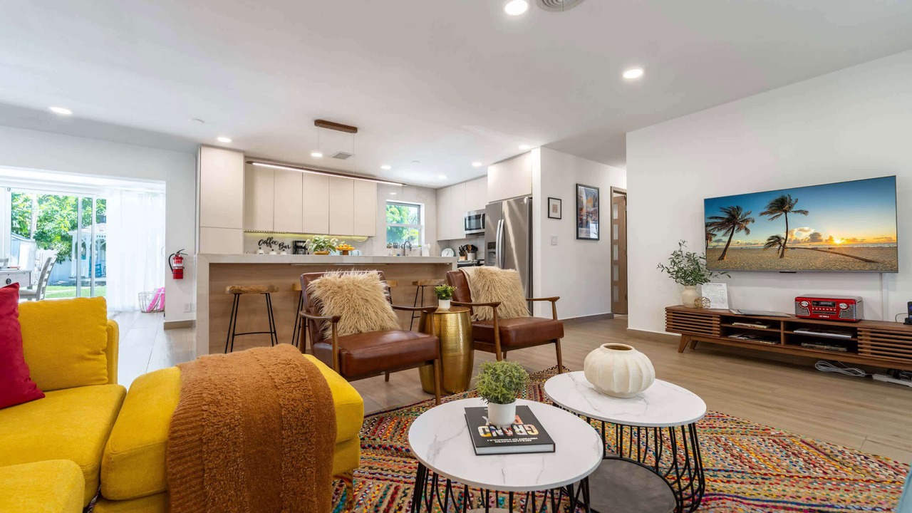 Photo of Livingroom in Imperial Point