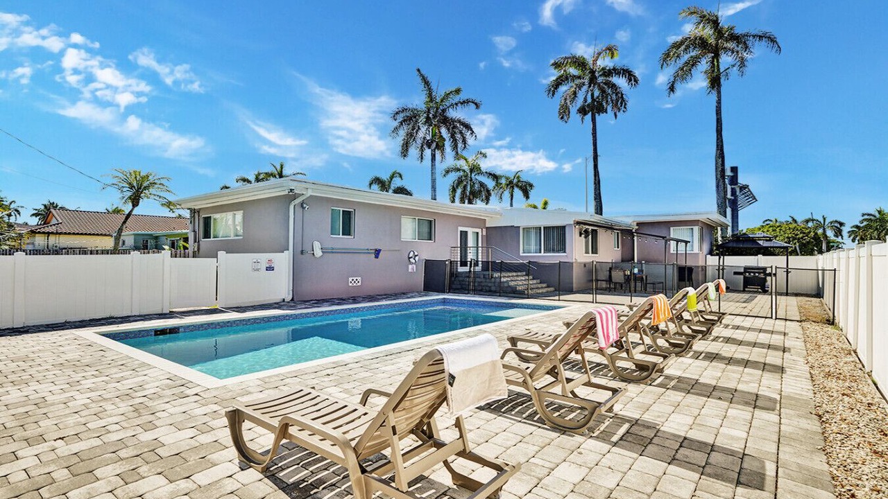 Photo of Outdoor in Hollywood Lakes