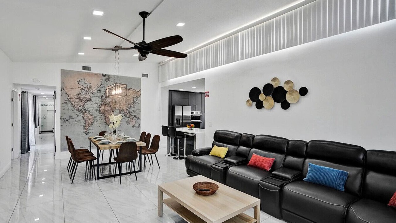 Photo of Livingroom in Hollywood Lakes