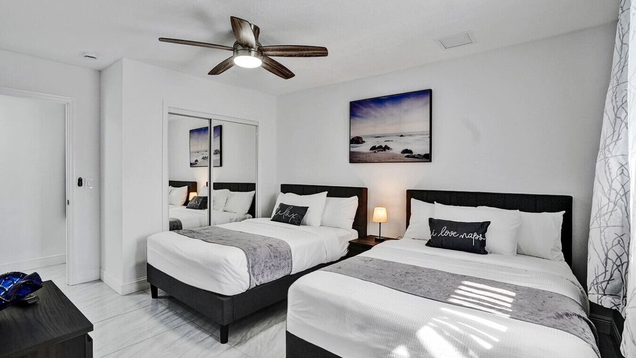 Photo of Bedroom in Hollywood Lakes