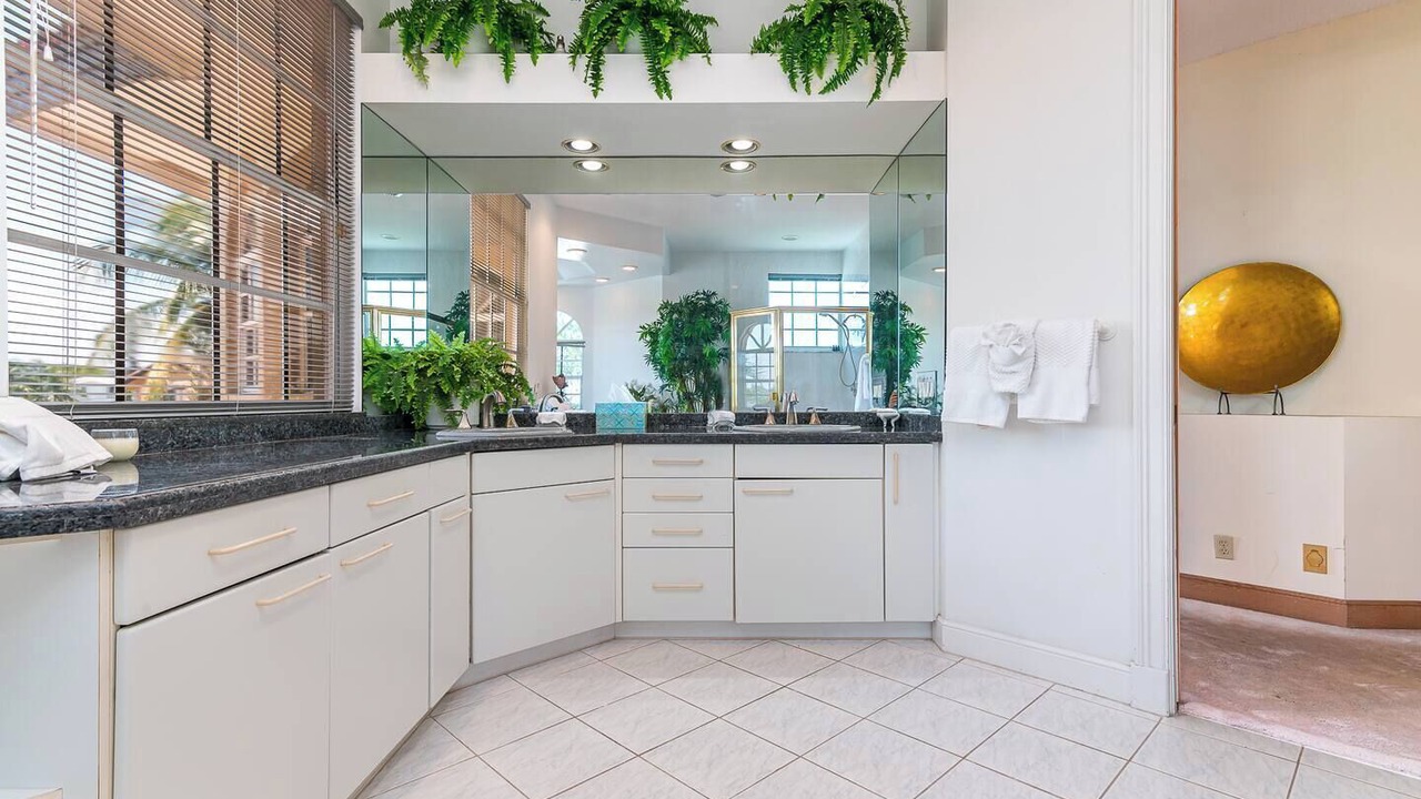 Photo of Bathroom in Galt Mile