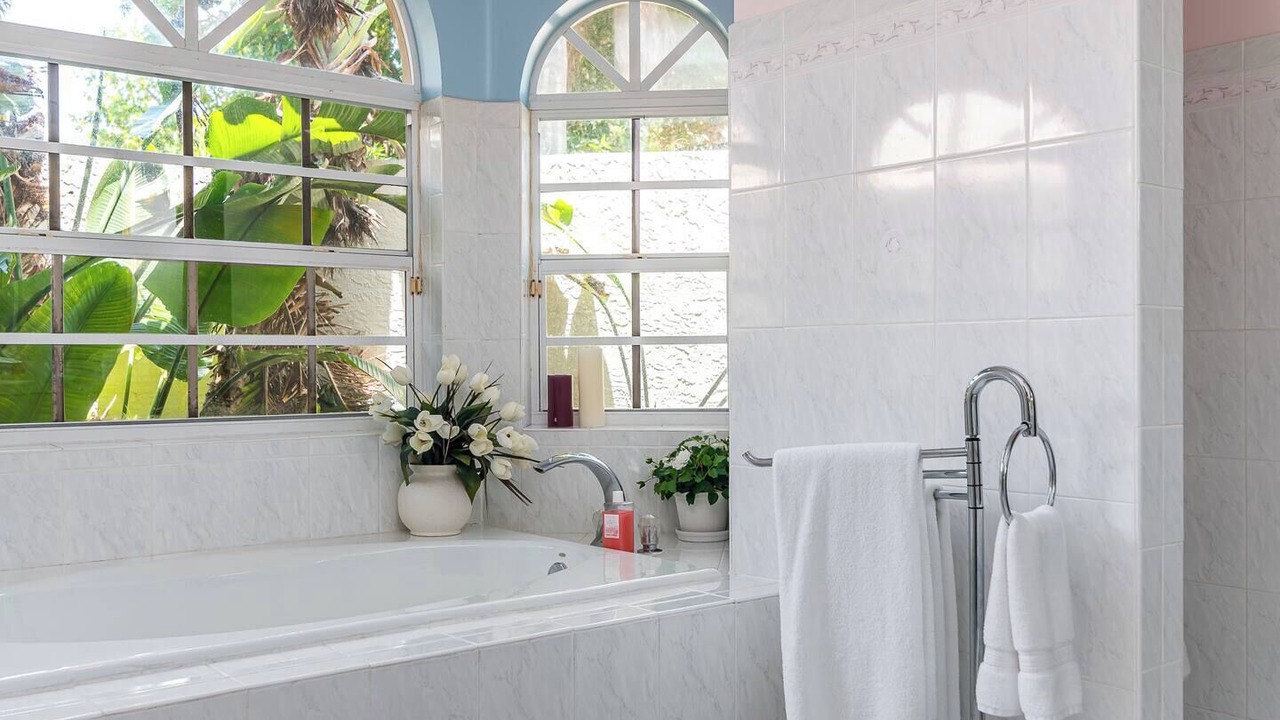 Photo of Bathroom in Galt Mile
