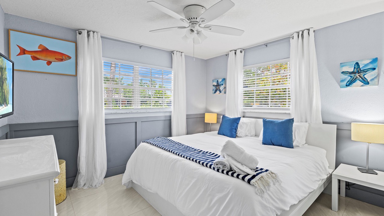 Photo of Bedroom in Hollywood Lakes