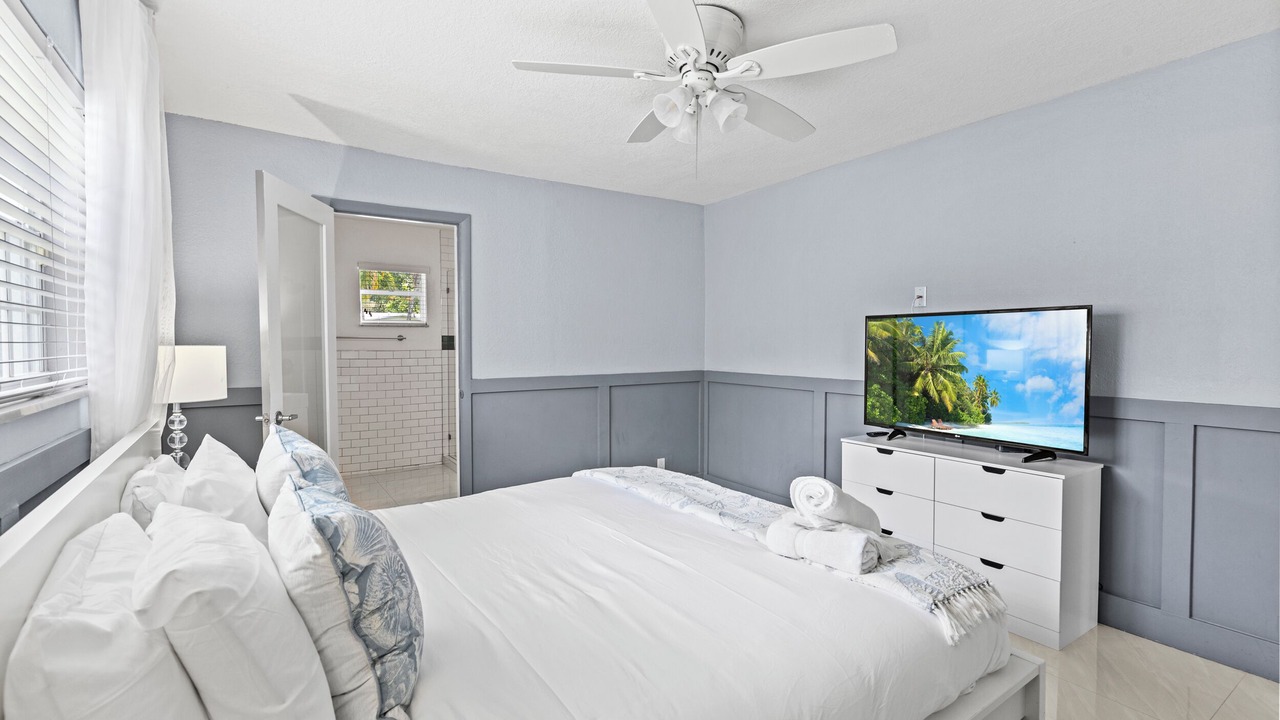 Photo of Bedroom in Hollywood Lakes