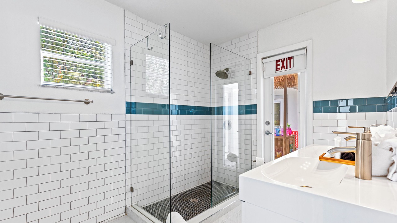 Photo of Bathroom in Hollywood Lakes