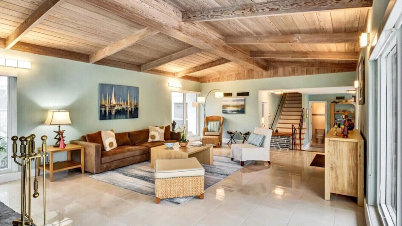 Photo of Livingroom in Lauderdale Beach