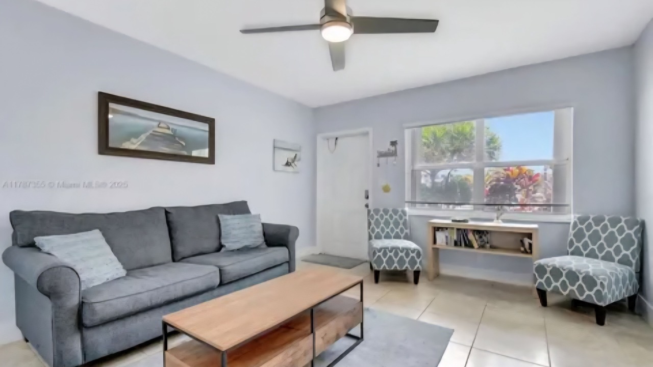 Photo of Livingroom in Hollywood South Central Beach