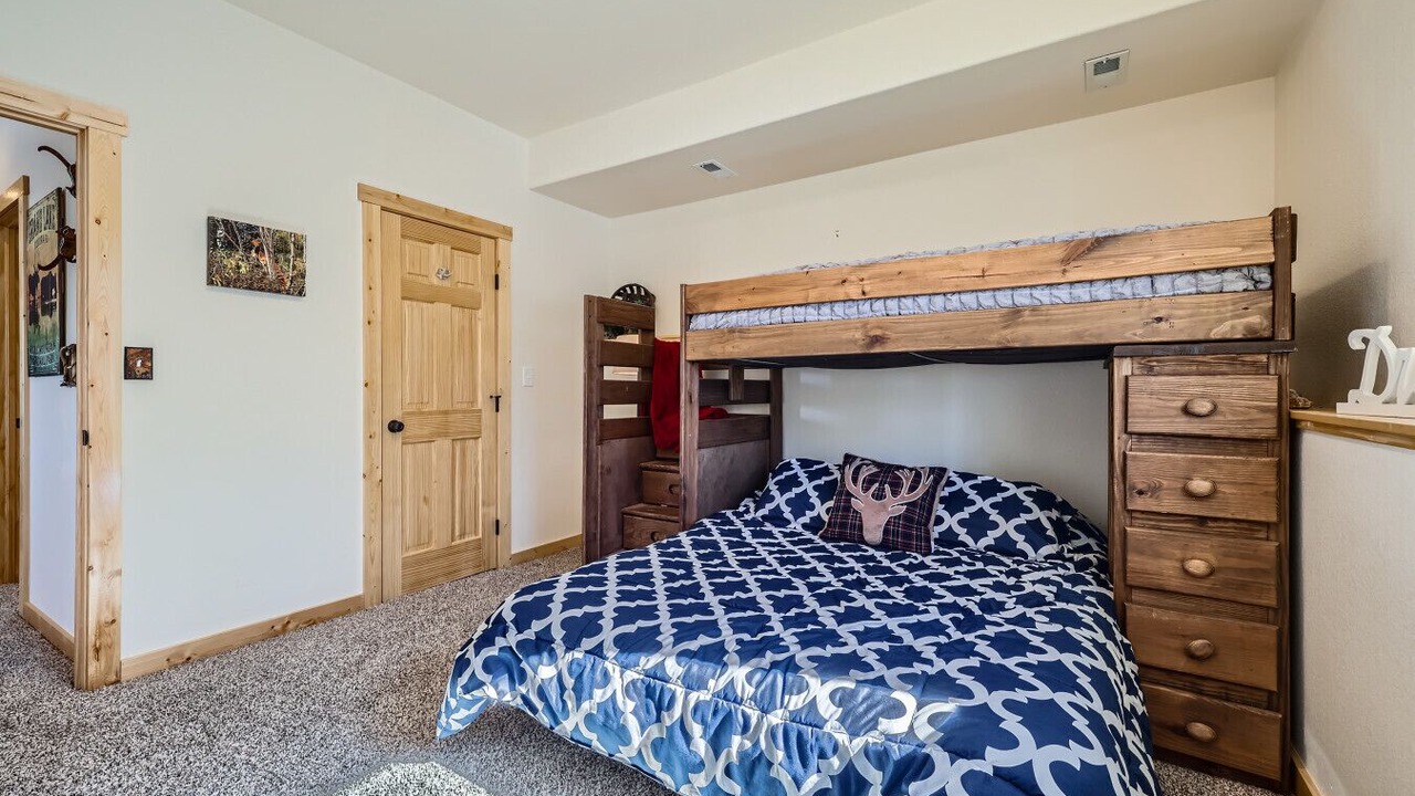 Photo of Bedroom in Indian Mountain