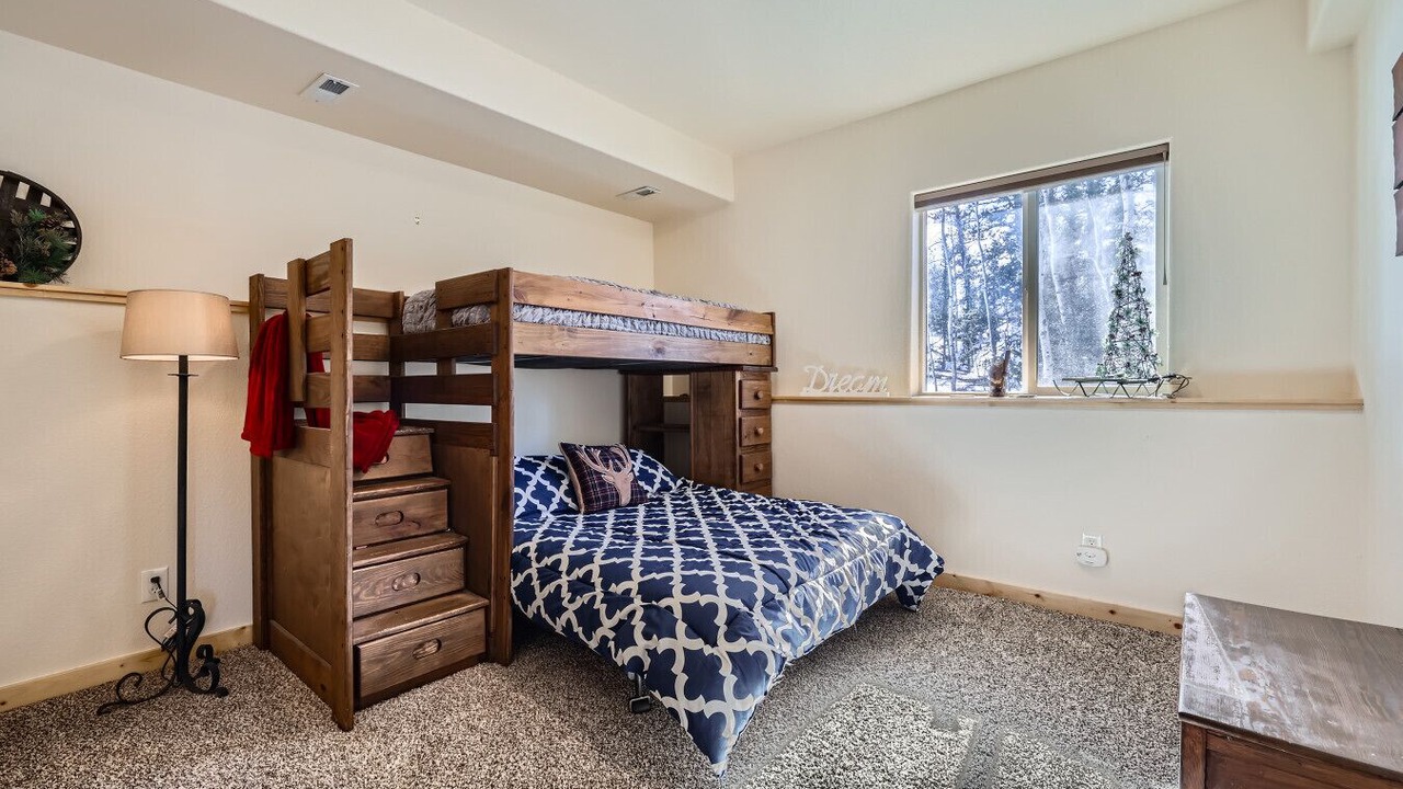 Photo of Bedroom in Indian Mountain