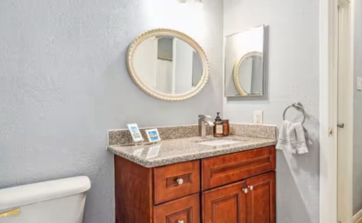 Photo of Bathroom in Nassau Bay