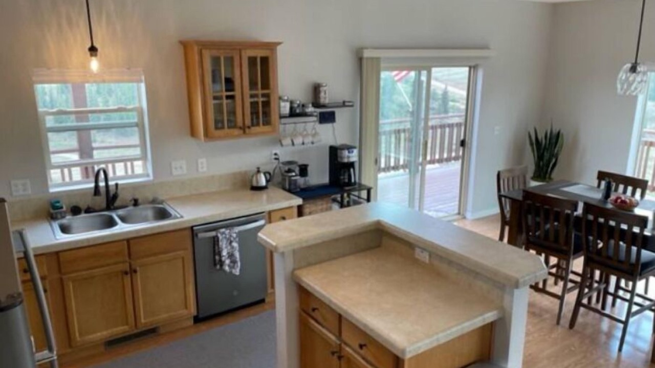 Photo of Kitchen in Indian Mountain