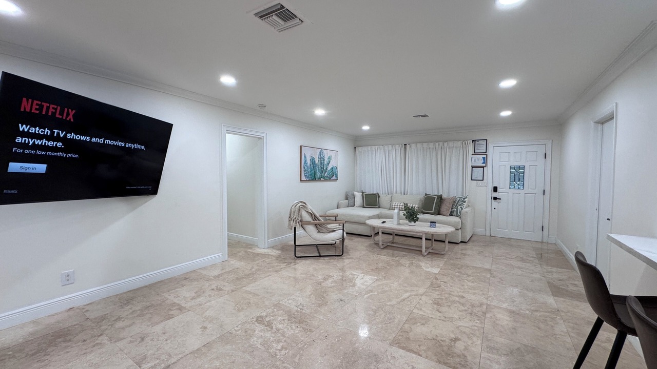 Photo of Livingroom in Oakland Park
