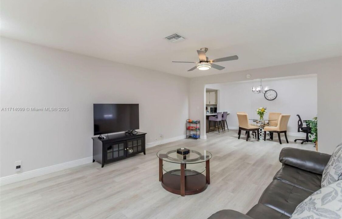 Photo of Livingroom in Lauderdale-by-the-Sea