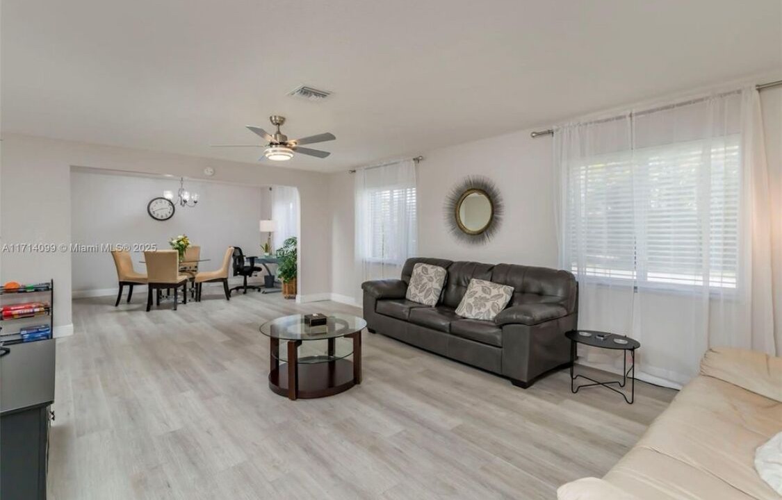 Photo of Livingroom in Lauderdale-by-the-Sea