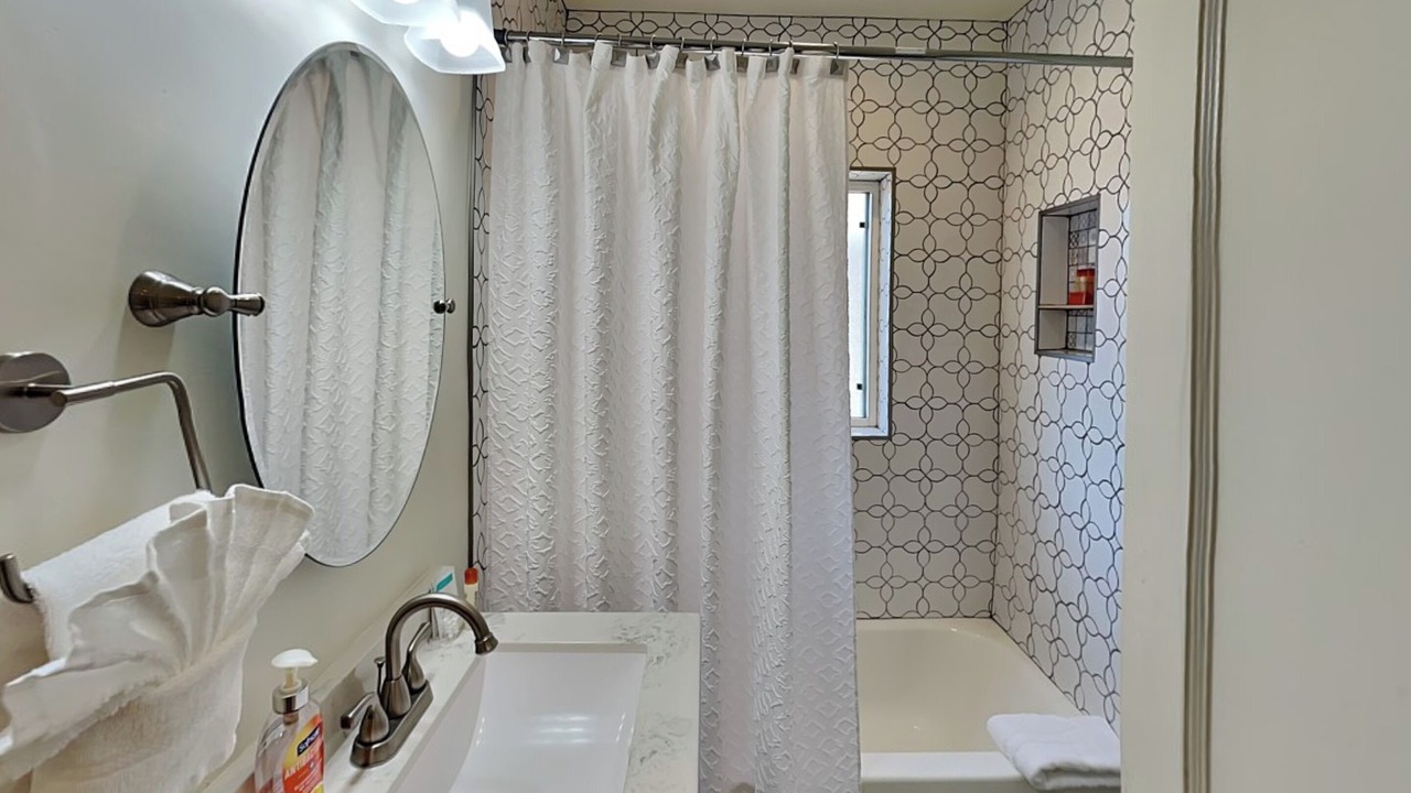 Photo of Bathroom in South Capitol