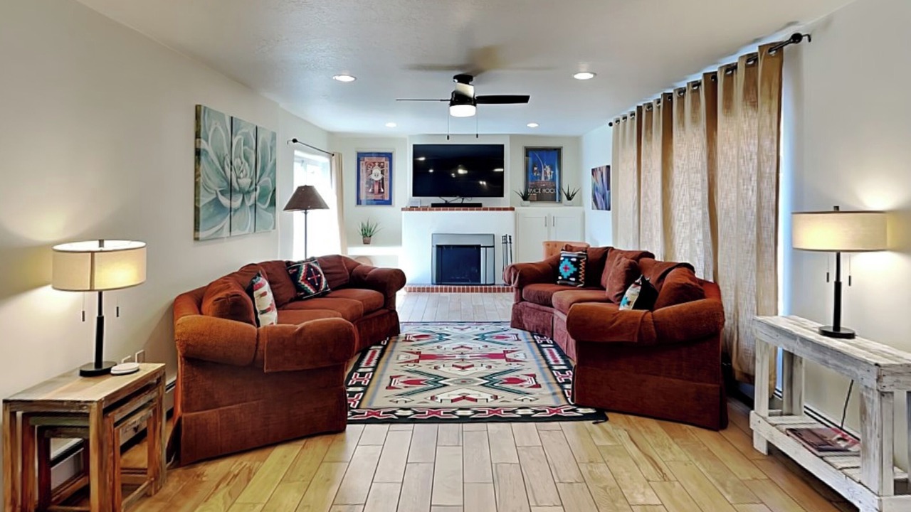 Photo of Livingroom in South Capitol
