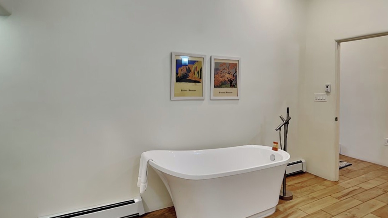 Photo of Bathroom in South Capitol