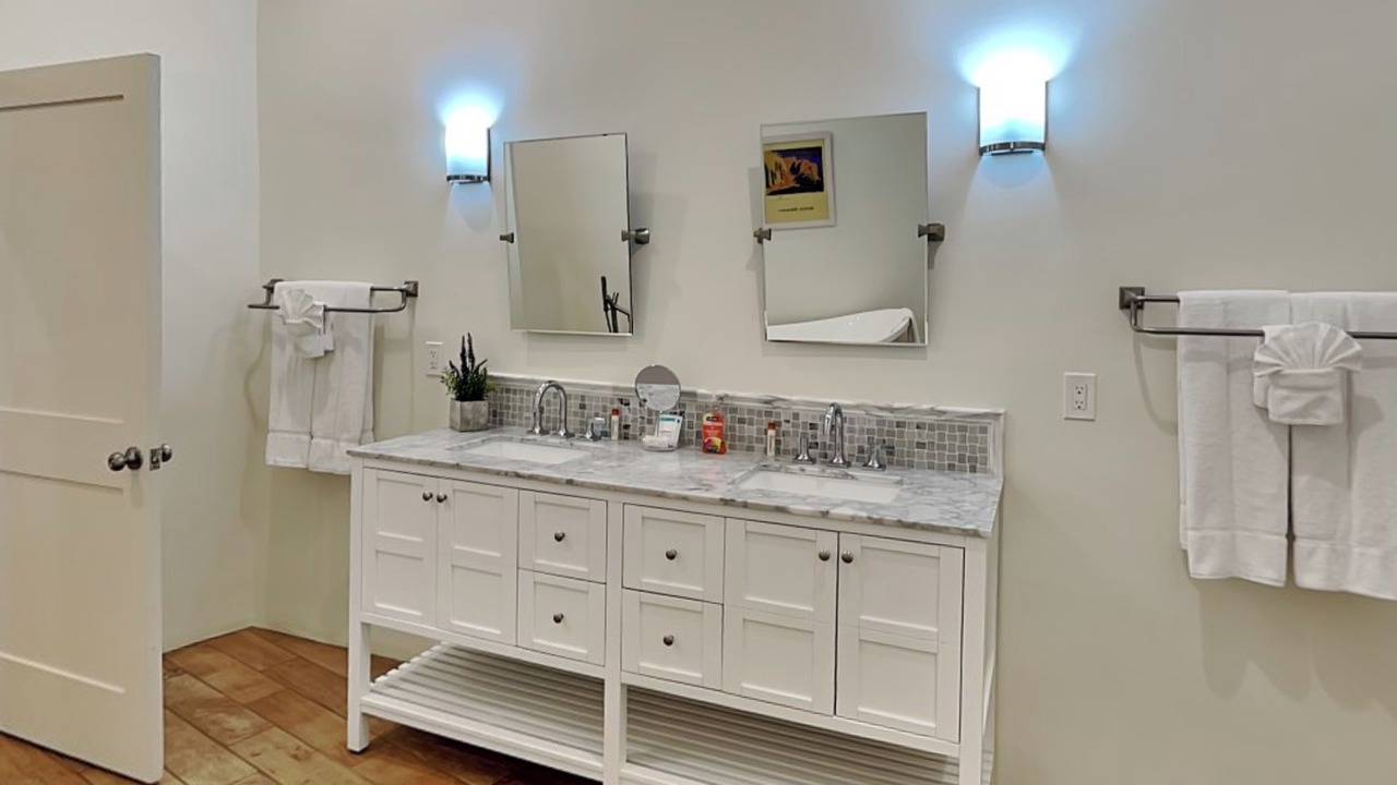 Photo of Bathroom in South Capitol