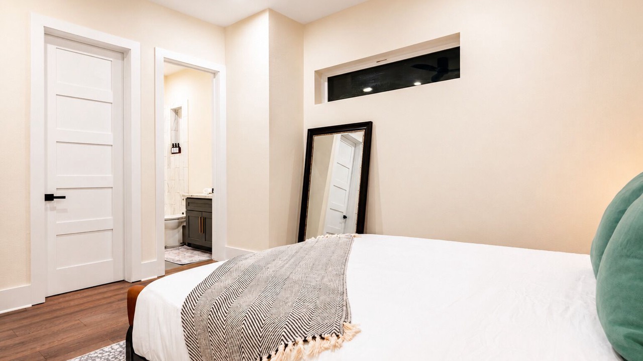 Photo of Bedroom in Washington Ave./ Memorial Park