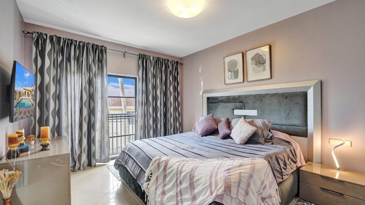 Photo of Bedroom in Lauderdale Beach