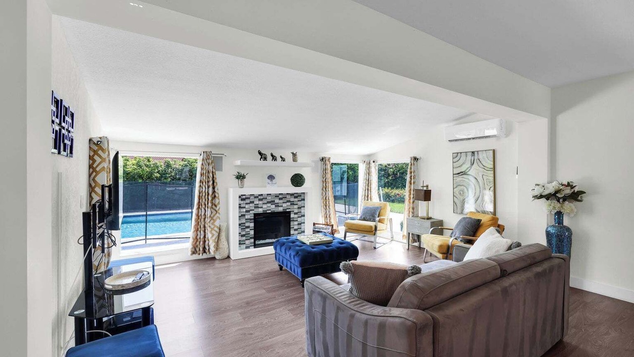 Photo of Livingroom in Deerfield Beach