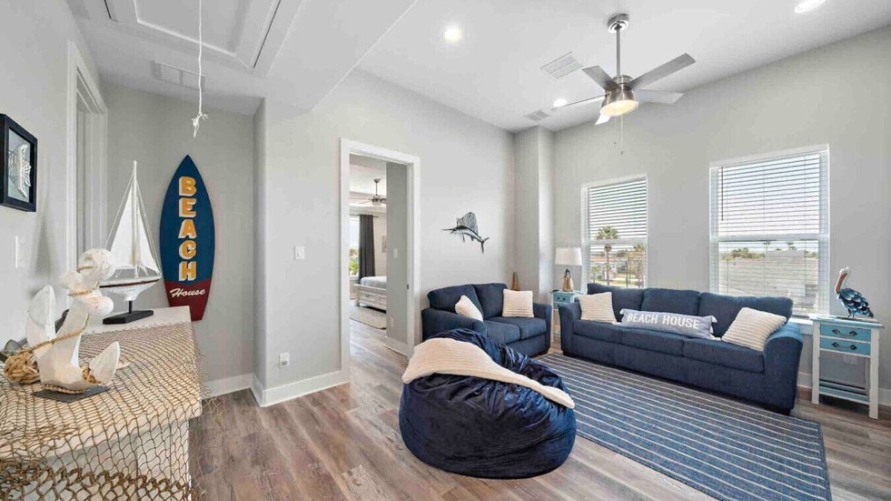 Photo of Livingroom in Jamaica Beach