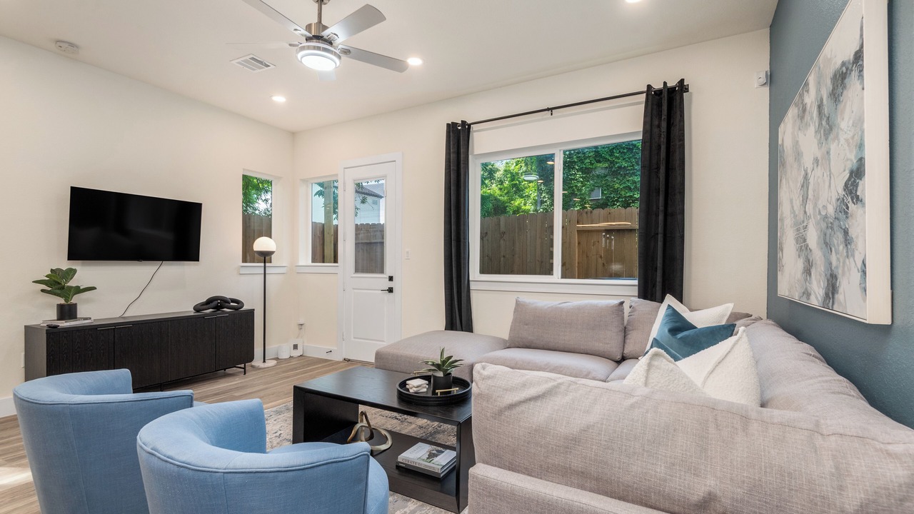 Photo of Livingroom in South Central Houston