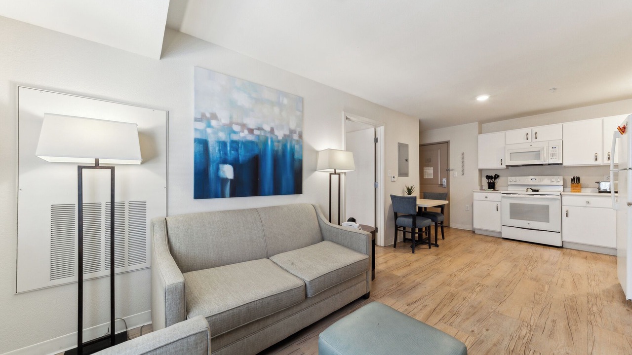 Photo of Livingroom in Far North Central