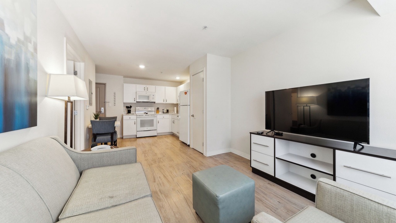 Photo of Livingroom in Far North Central