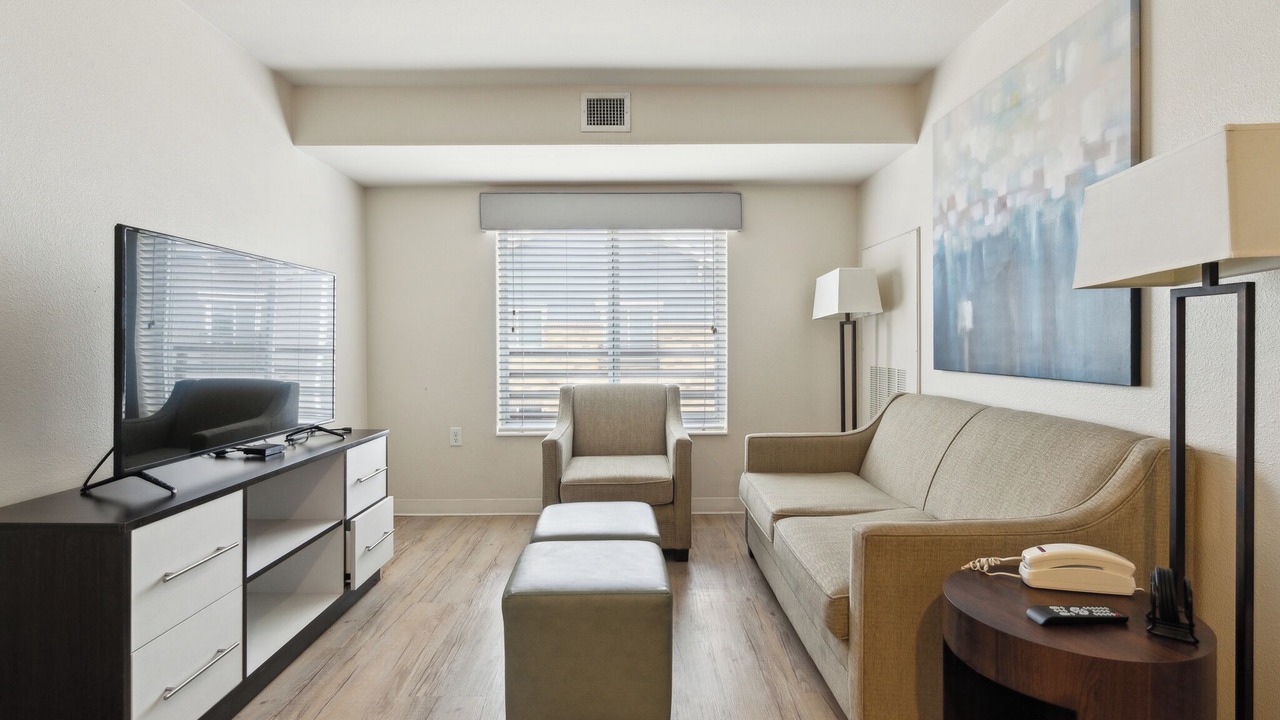 Photo of Livingroom in Far North Central