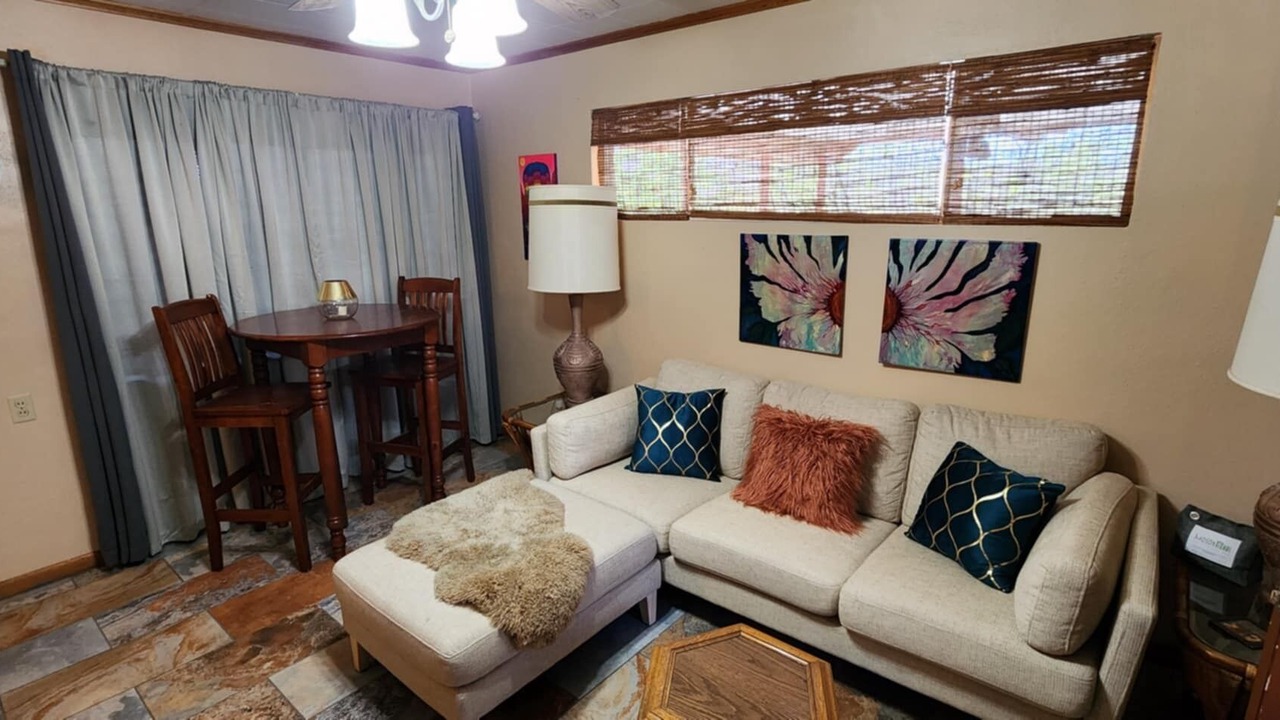 Photo of Livingroom in Truth or Consequences