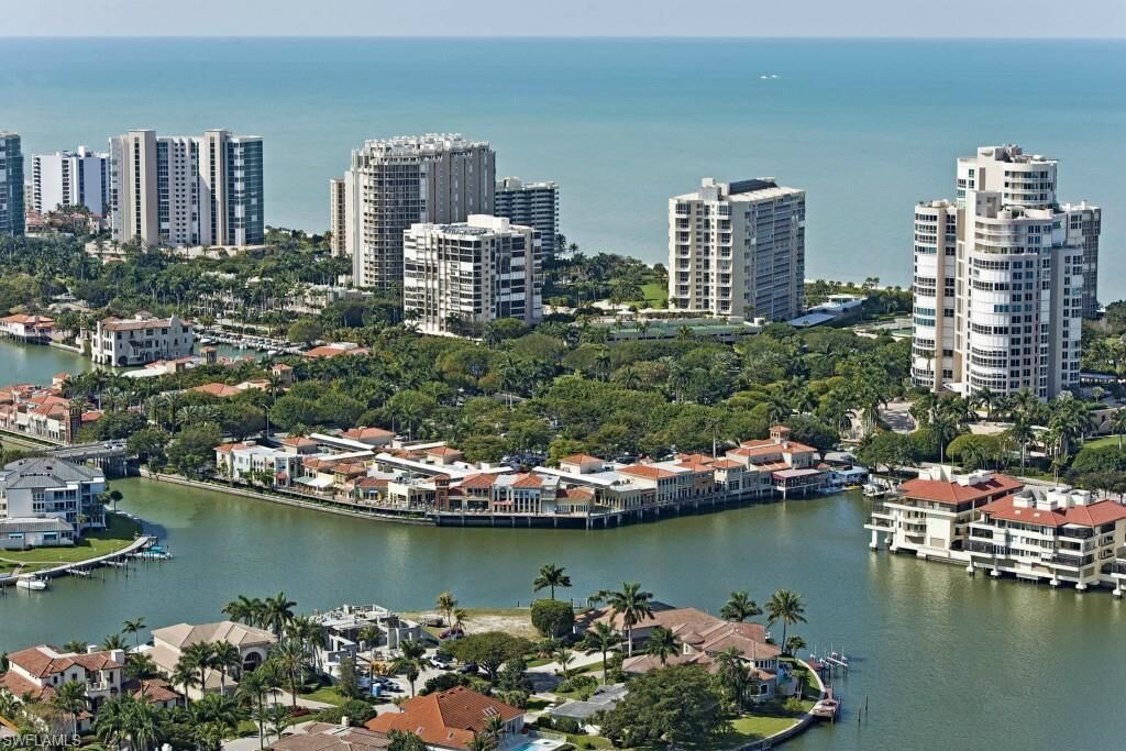 Photo of Outdoor in Park Shore