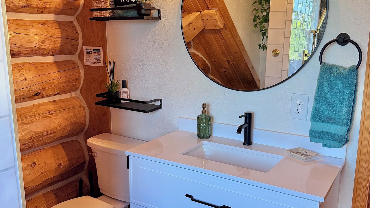 Photo of Bathroom in Stagetop