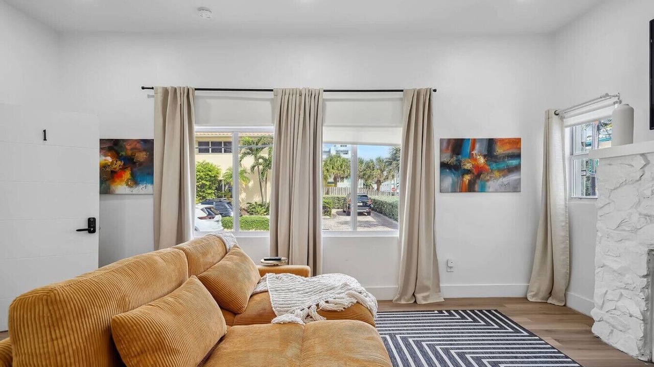 Photo of Livingroom in Hollywood South Central Beach
