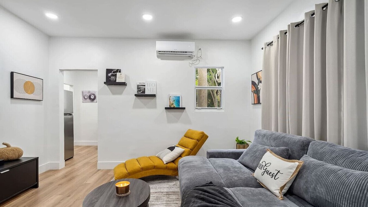 Photo of Livingroom in Hollywood South Central Beach
