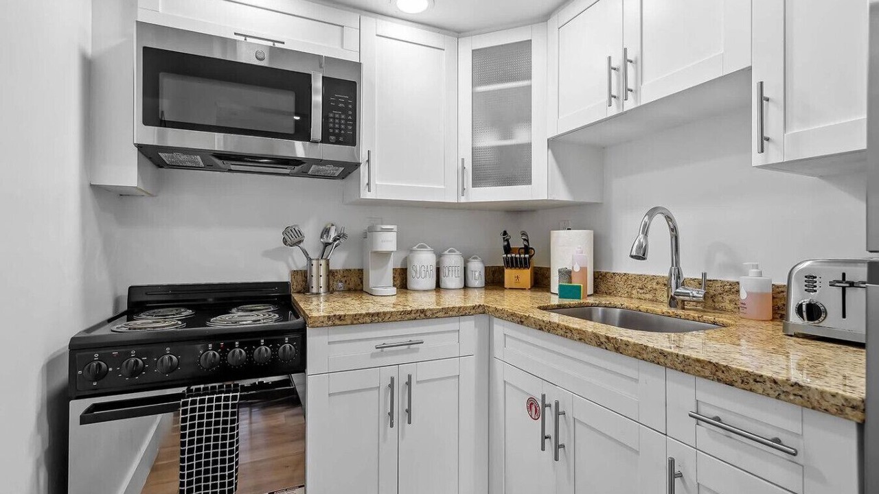 Photo of Kitchen in Hollywood South Central Beach