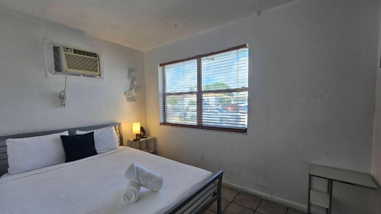Photo of Bedroom in Downtown Hollywood
