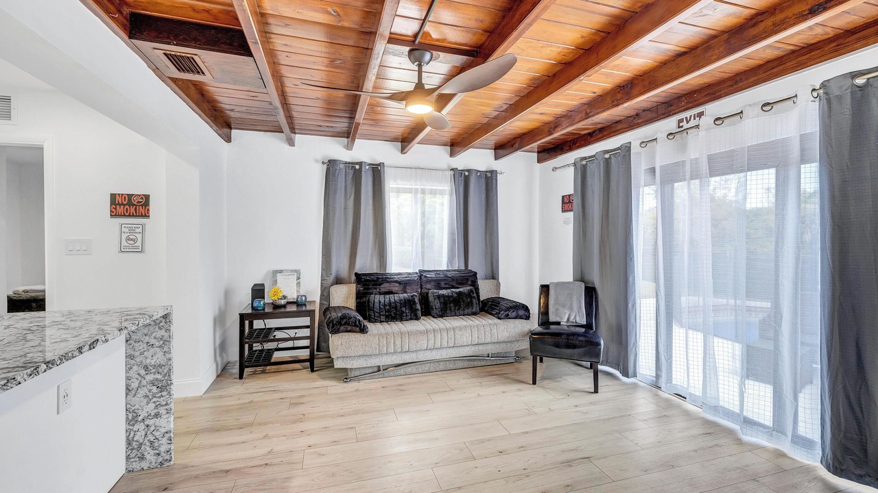 Photo of Livingroom in North Central Hollywood