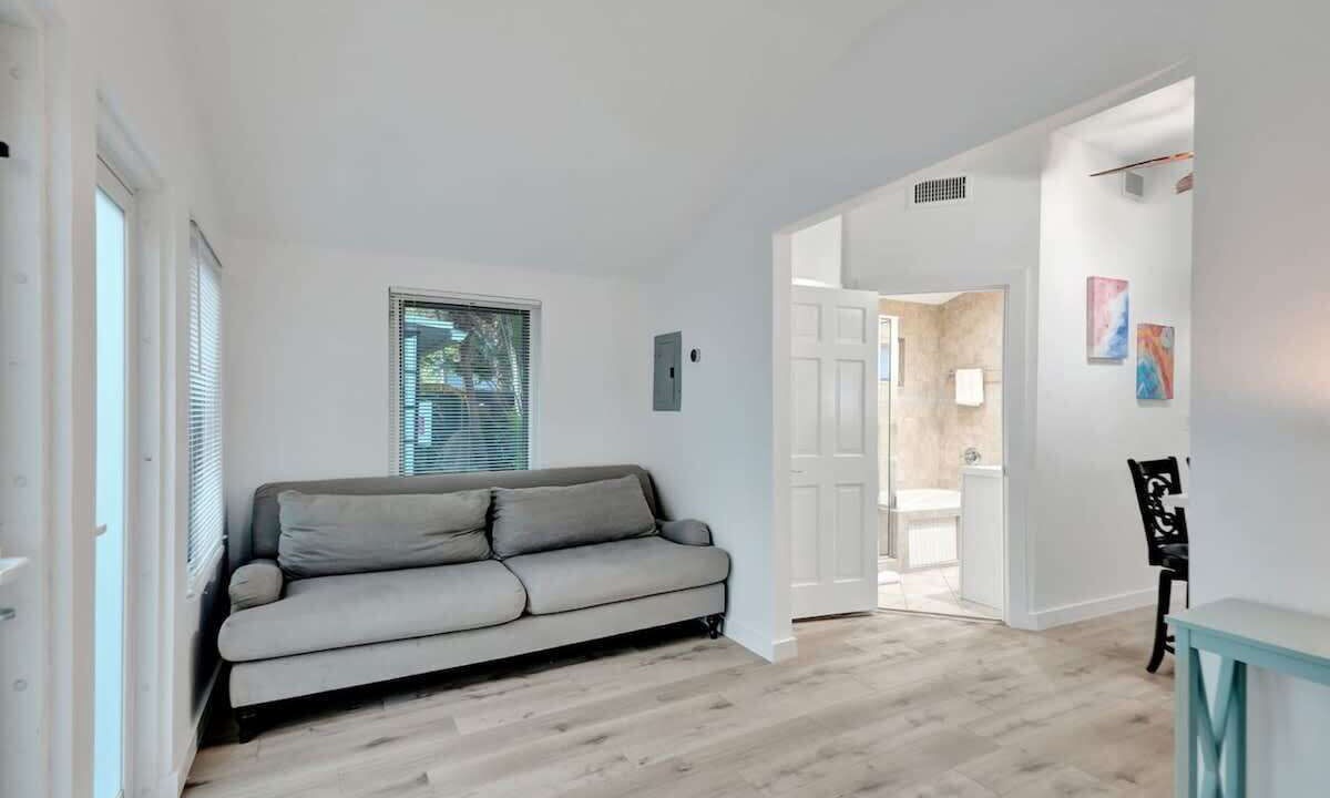 Photo of Livingroom in Sailboat Bend