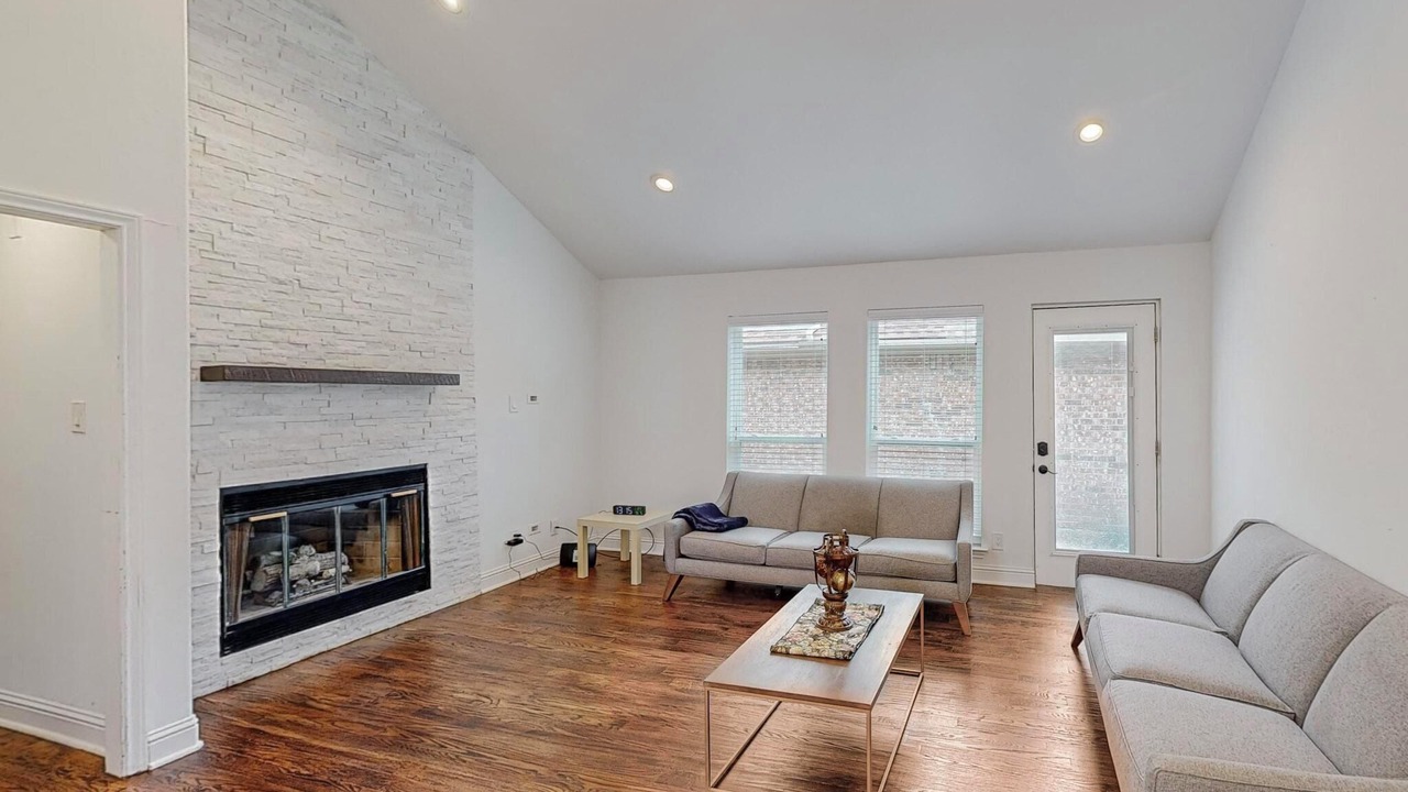 Photo of Livingroom in Irving
