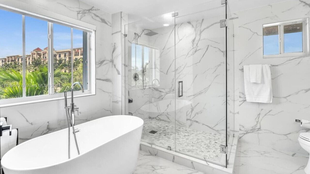 Photo of Bathroom in Lauderdale Beach