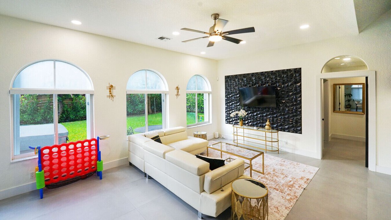 Photo of Livingroom in Lauderdale Beach