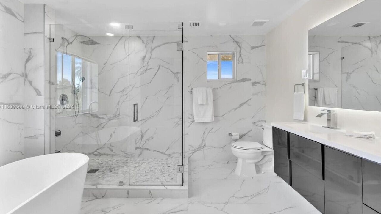 Photo of Bathroom in Lauderdale Beach