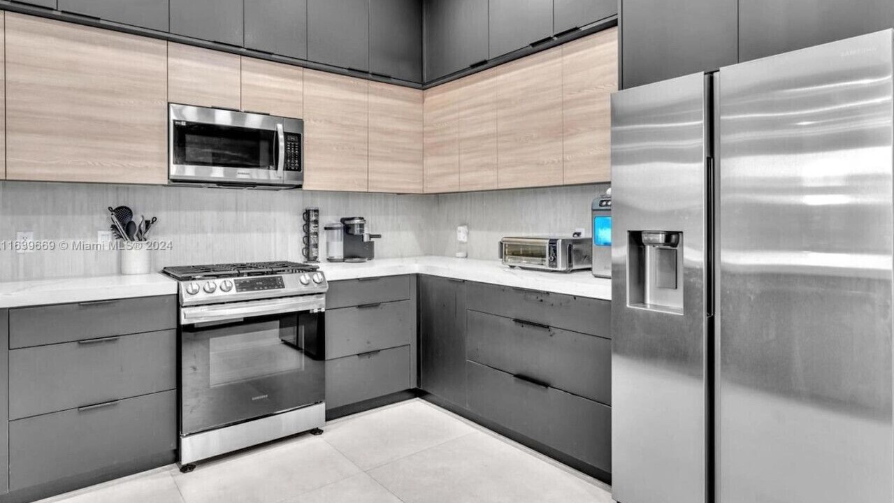 Photo of Kitchen in Lauderdale Beach