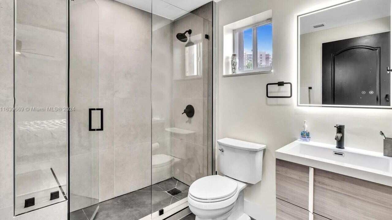 Photo of Bathroom in Lauderdale Beach